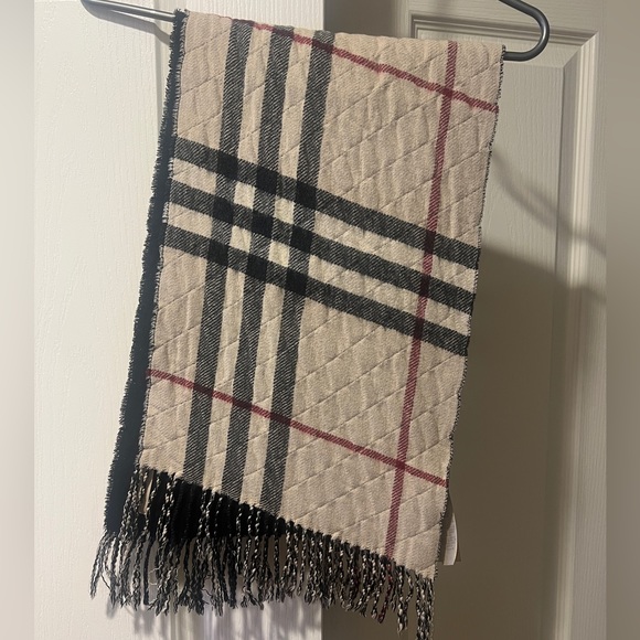 Burberry - Picture 1 of 3